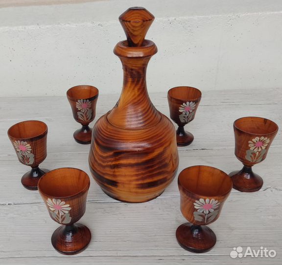Набор из дерева графин и рюмки с росписью СССР