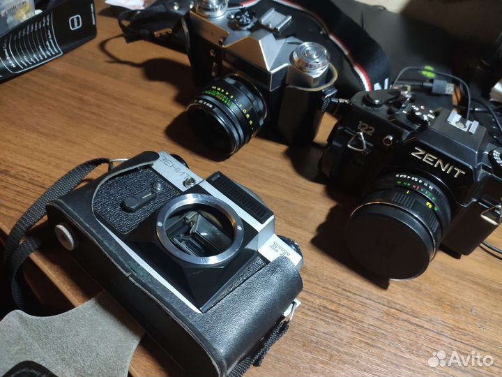 Фотоаппараты зенит без объективов и Olympus is-300