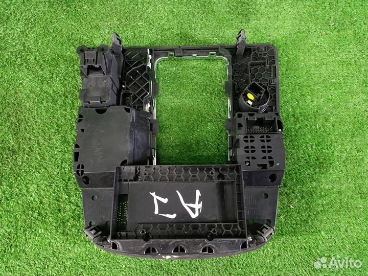 Панель управления мультимедийной системой Audi A7