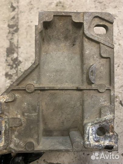 Кронштейн пневмоподвески Land Rover Range Rover