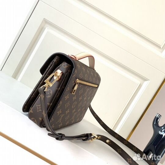 Louis Vuitton Pochette Metis Monogram расцветки в