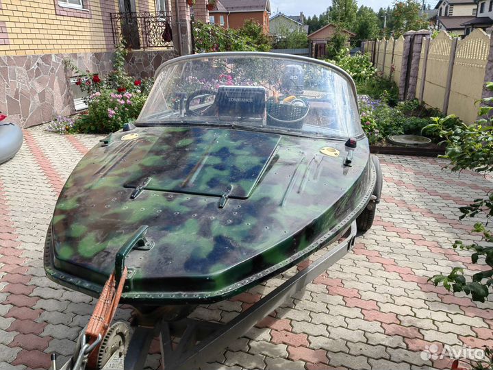 Лодка Обь-М с мотором