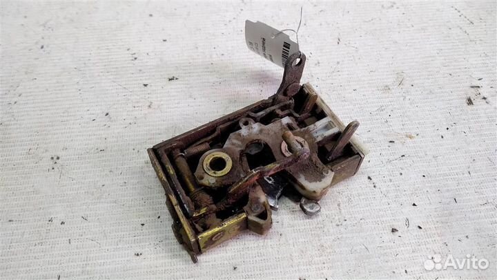 Замок двери задней правой Audi 100 С3