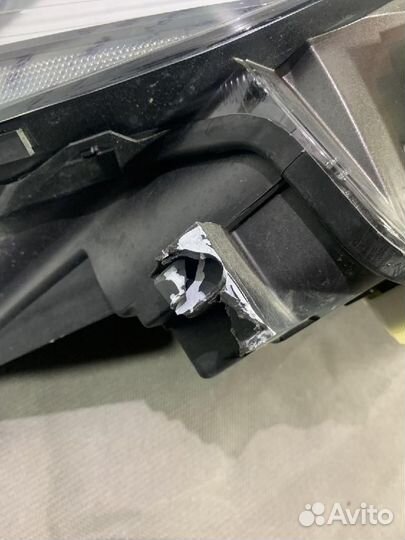 Фара правая Infiniti QX56/QX80