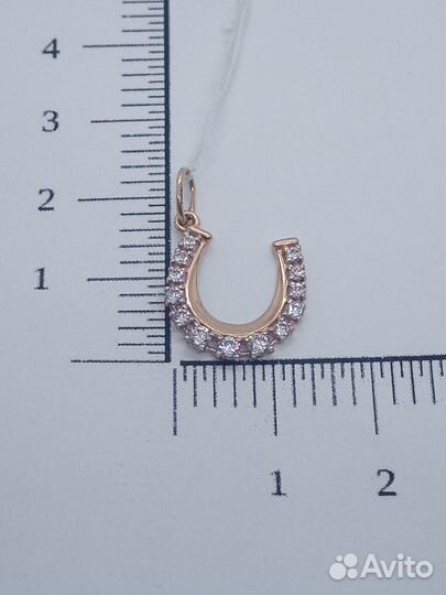 Золотая подвеска с камнем