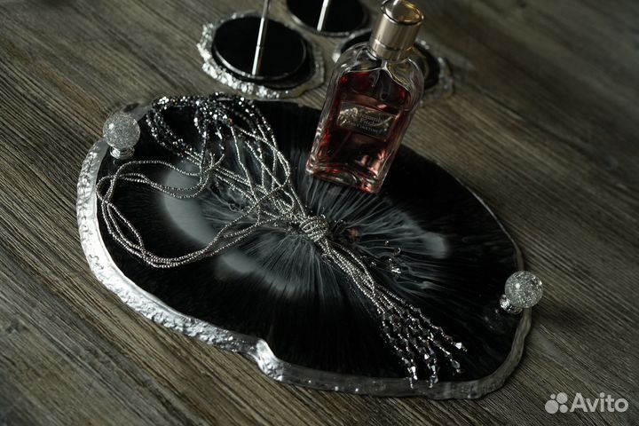 Поднос из эпокчилной смолы с ручками