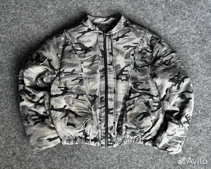 Широкий камуфляжный бомбер Joshua Jamal