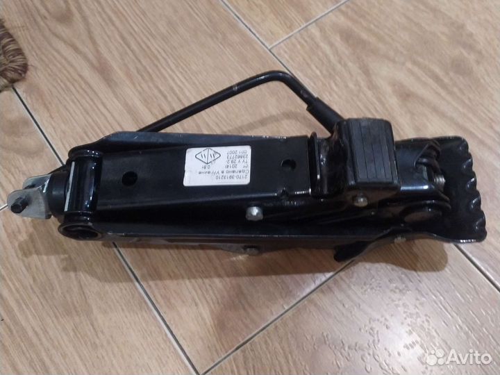 Домкрат механический винтовой