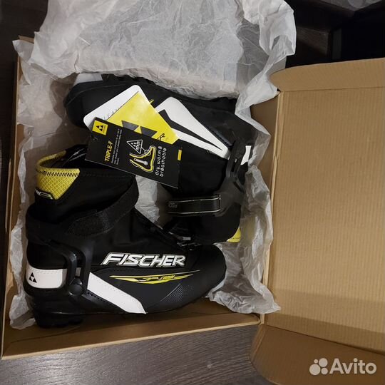 Новые Лыжные ботинки fischer JR 41