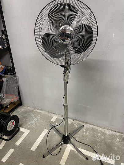 Вентилятор напольный Vitek