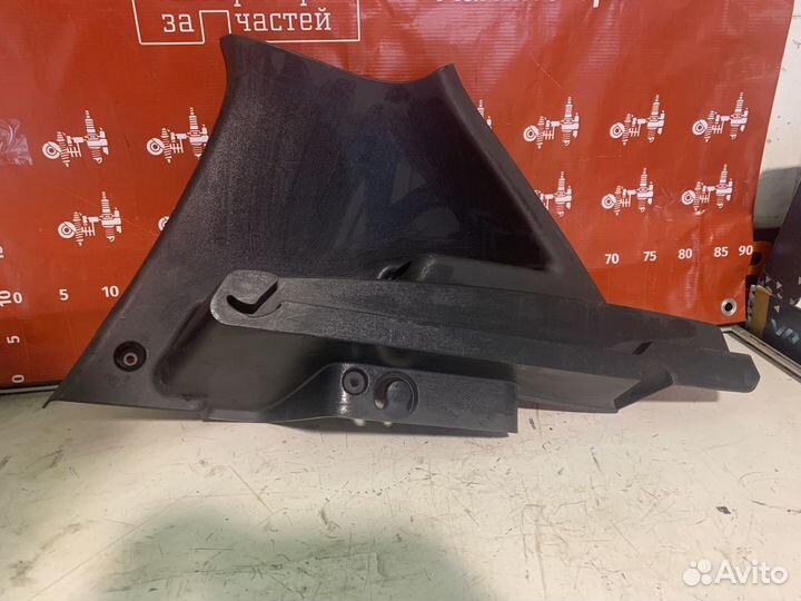 Renault Sandero Облицовка стойки задней правой