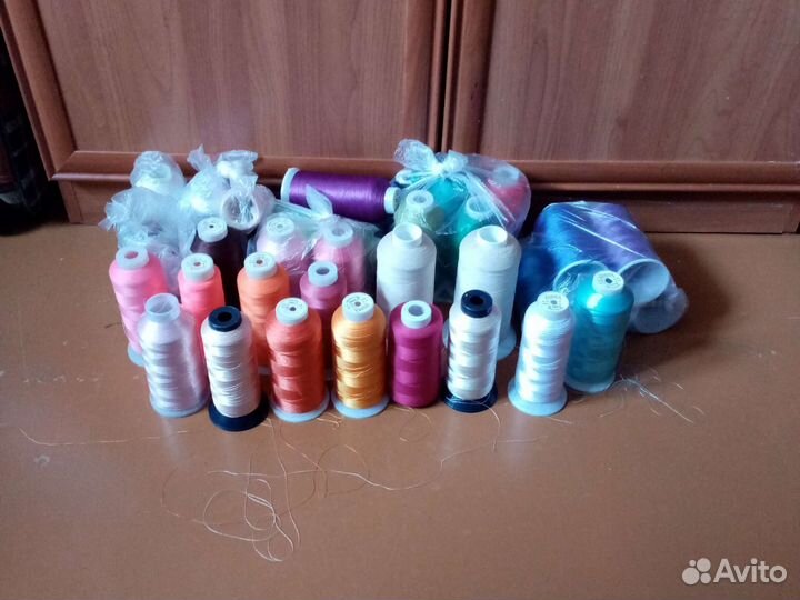 Нитки швейные разного цвета полиэстр