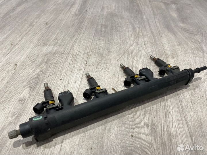 Рампа топливная с форсунками Peugeot 308 EP6 2010