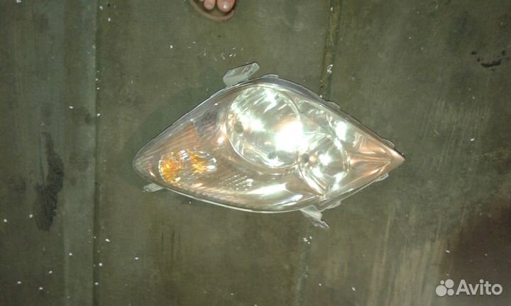 Продам фары на Toyota Corolla Spacio. Цена за пару