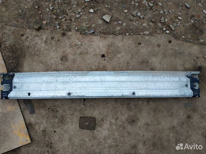 Усилитель бампера задний Toyota Camry 40