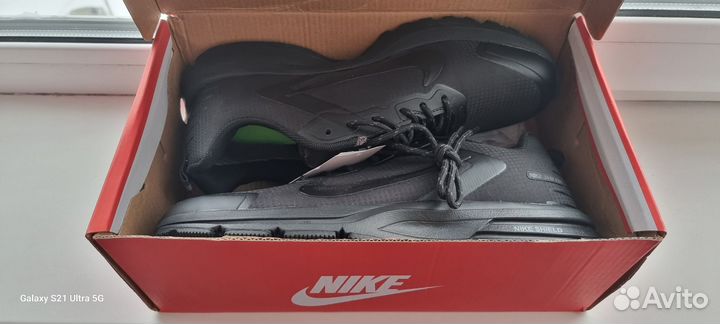 Продаются зимние кроссовки nike