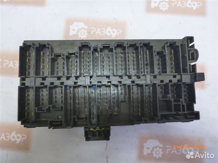 Блок предохранителей Volkswagen Passat B3 2E 1991