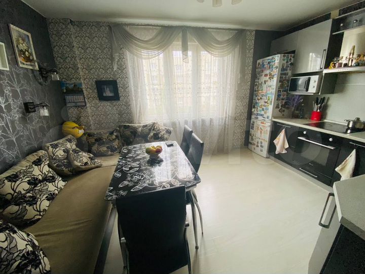 3-к. квартира, 80 м², 2/4 эт.