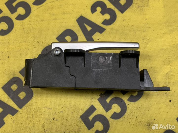 Ручка двери передняя левая внутренняя Ford Focus 2