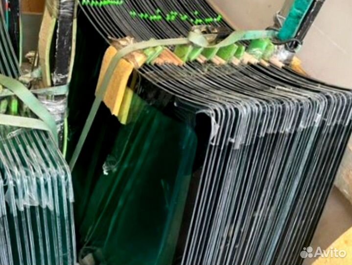 Стекло лобовое нижнее левое Case