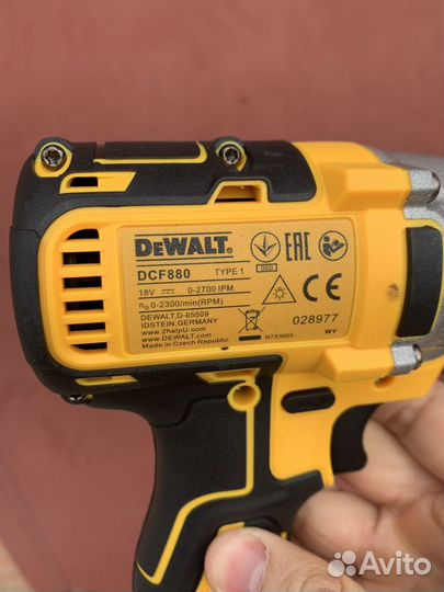 Гайковерт аккумуляторный dewalt 300нм