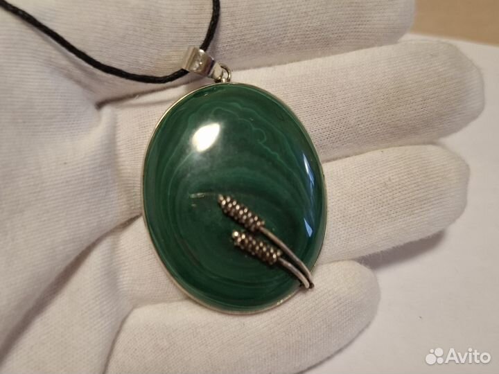 Кулоны малахитом
