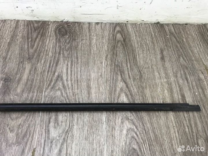 Молдинг стекла двери передний левый Opel Astra J