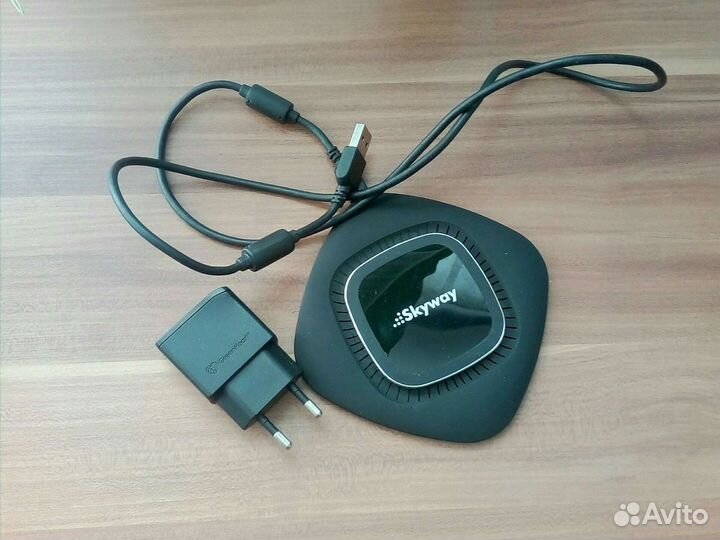 Беспроводное зарядное устройство Skyway Touch