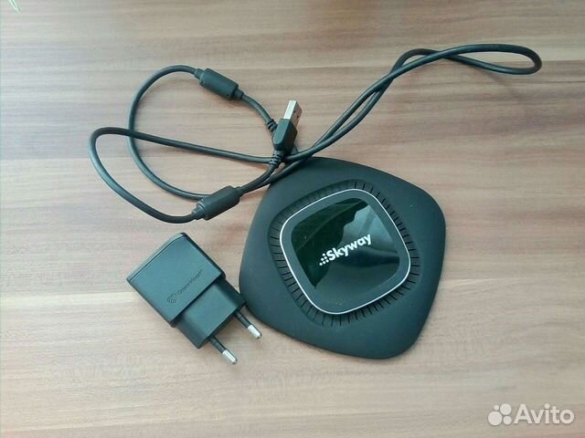 Беспроводное зарядное устройство Skyway Touch