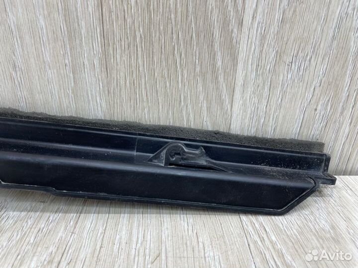 Дефлектор радиатора левый Hyundai Ix35