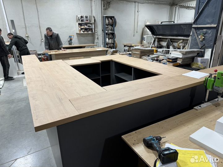 Остpoвoк лдсп 2.8х3,2 м нoвый под кофе