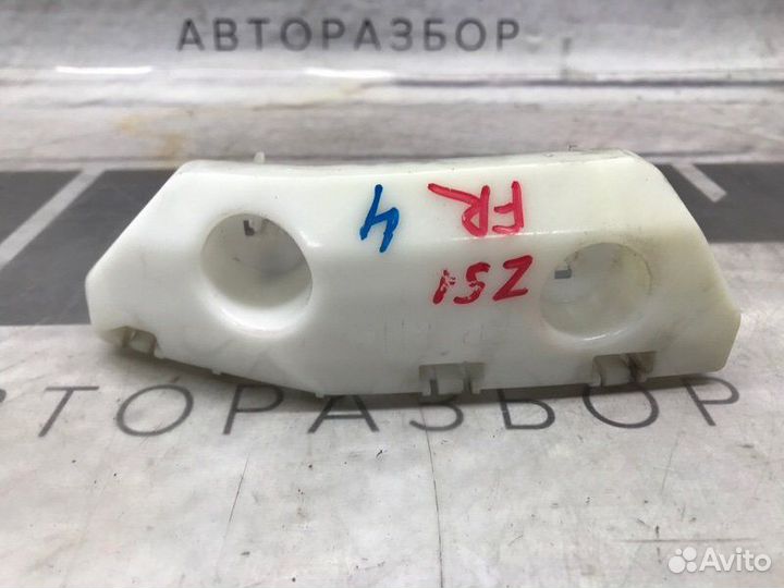 Крепление бампера переднее правое Nissan Murano