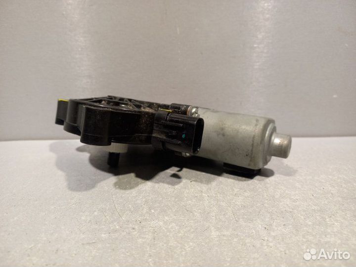 Мотор стеклоподъемника задний левый Kia Sportage 4