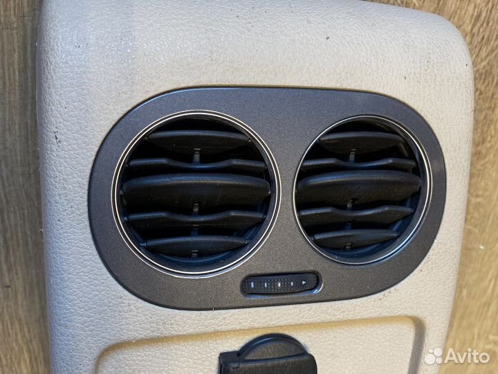 Volkswagen golf plus накладка подлокотника