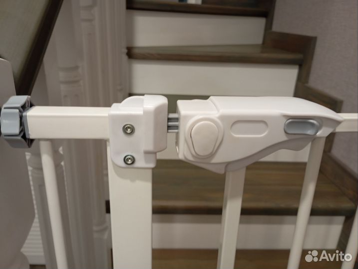 Ворота безопасности на лестницу