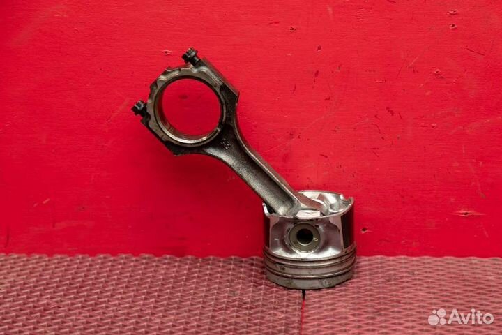 Поршень левый Toyota Land Cruiser 200 1VD 2012