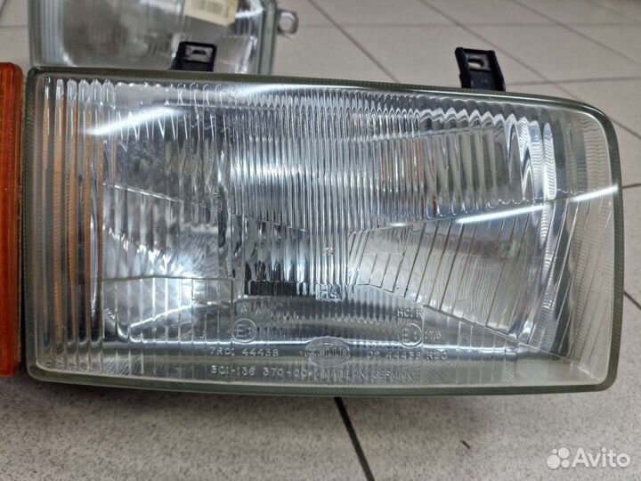 Фара передняя правая Volkswagen Transporter T4 Vag