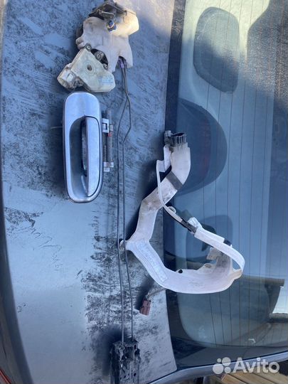 Замок двери Nissan Sunny