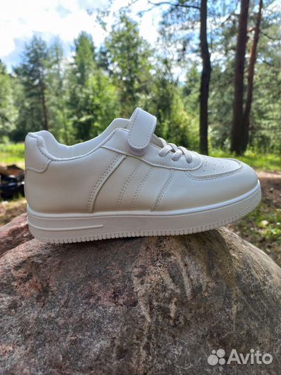 Кроссовки белые 34 размер новые
