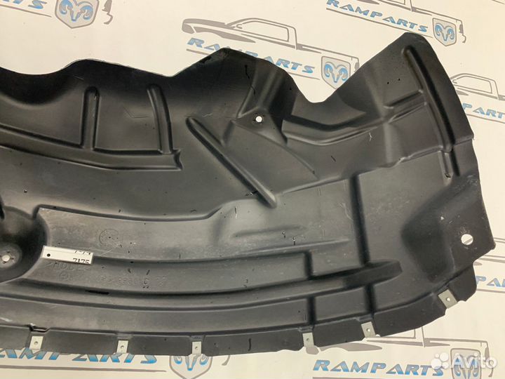 Подкрылок передний правый