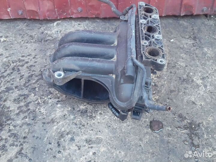 Коллектор впускной Skoda Fabia 1.2 i