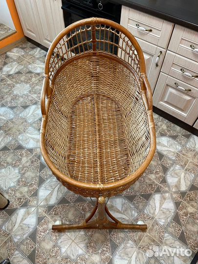 Люлька колыбель плетенная из ротанга