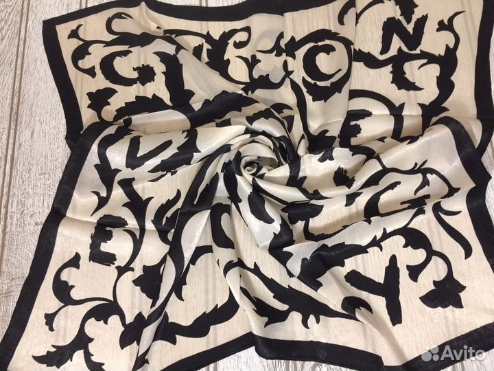 Шелковый платок France. Топленое молоко