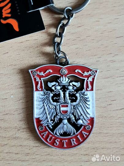 Сувениры брелоки из разных стран