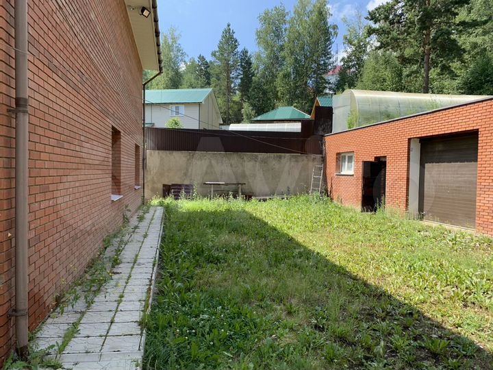 Коттедж 312 м² на участке 15 сот.