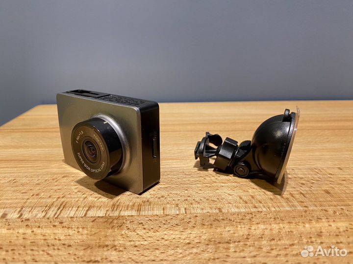 Видеорегистратор YI