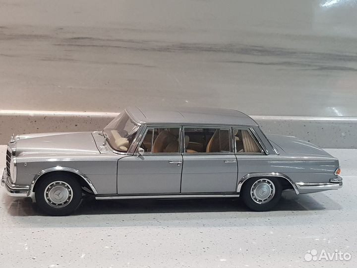 Модель автомобиля Autoart Mercedes w100 1:18