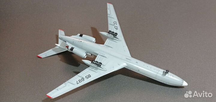 Модель самолёта Ту-154