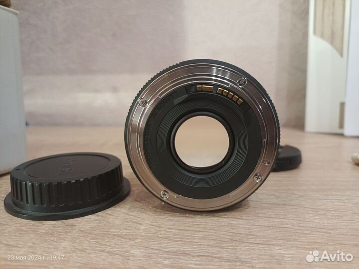 Объектив Canon EF 50 mm f/1.8