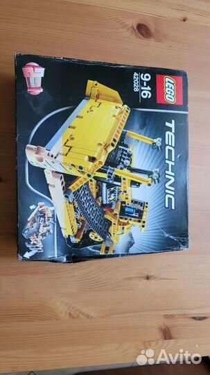 Lego Technic Бульдозер 42028 (мятая коробка)